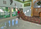 Jelang Shalat Jumat, Satgas MMD Ke-128 Kodim 0820 Probolinggo Bersihkan Masjid